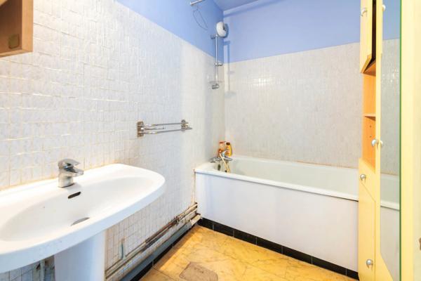 Appartement
         4 pièces
        - 86 m² 190 000 € *
