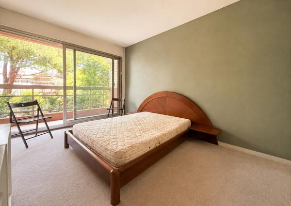 Appartement
         2 pièces
        - 61 m² 350 000 € *