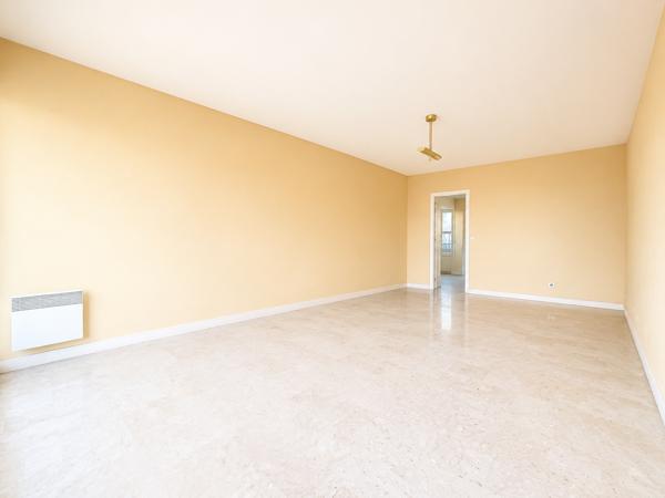 Appartement
         2 pièces
        - 61 m² 350 000 € *