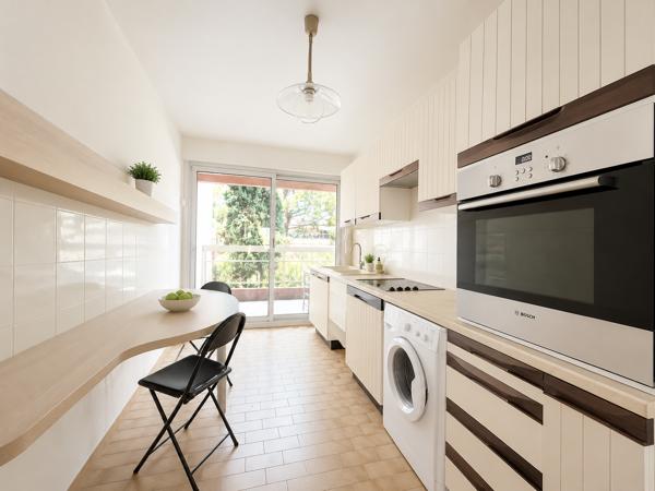 Appartement
         2 pièces
        - 61 m² 350 000 € *
