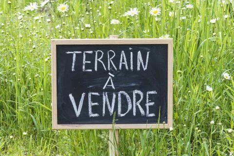 Vente                                                      Terrain
                        
                                         759 m2                     à Amblainville