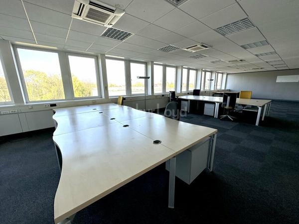 BUREAUX à LOUER de 1274 m²