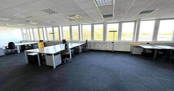 BUREAUX à LOUER de 1274 m²