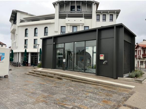 À vendre – Place de parking en sous-sol – Centre de Saint-Jean-de-Luz