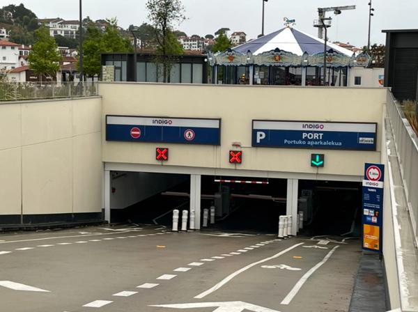 À vendre – Place de parking en sous-sol – Centre de Saint-Jean-de-Luz