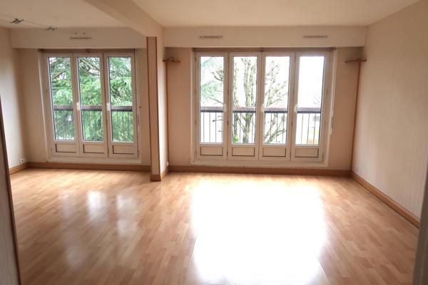 Bel appartement de quatre pièces! Ravalement pris en charge par le vendeur!