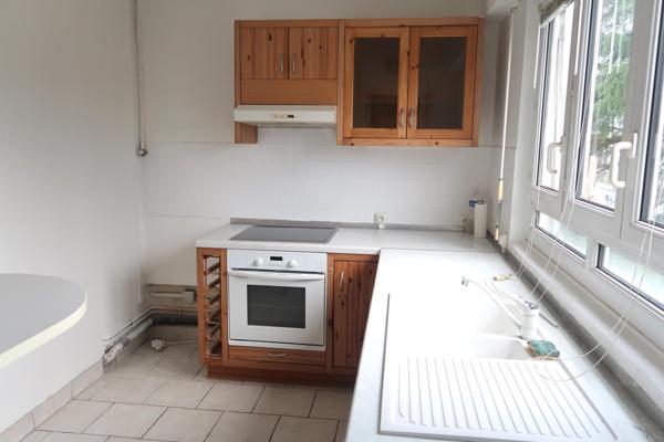 Bel appartement de quatre pièces! Ravalement pris en charge par le vendeur!