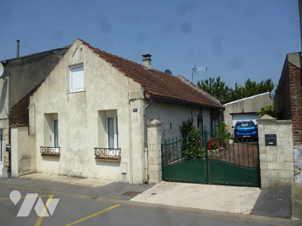 Maison 3 pièces, garage, dépendances, terrain.