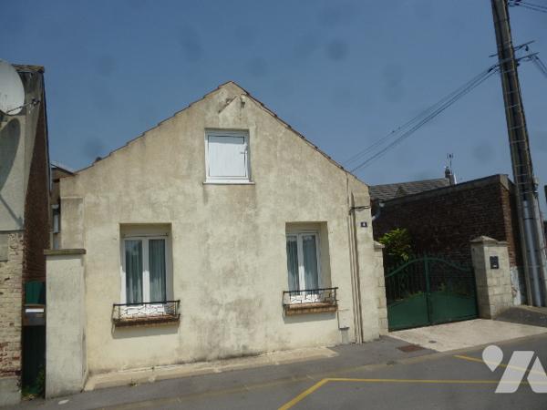 Maison 3 pièces, garage, dépendances, terrain.