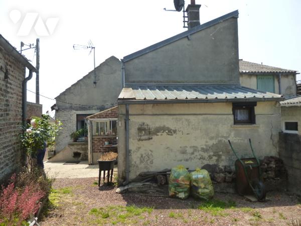 Maison 3 pièces, garage, dépendances, terrain.