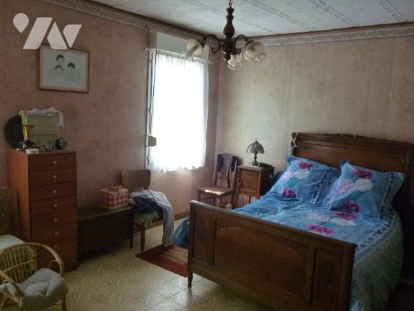 Maison 3 pièces, garage, dépendances, terrain.