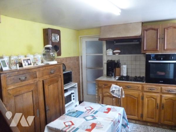 Maison 3 pièces, garage, dépendances, terrain.