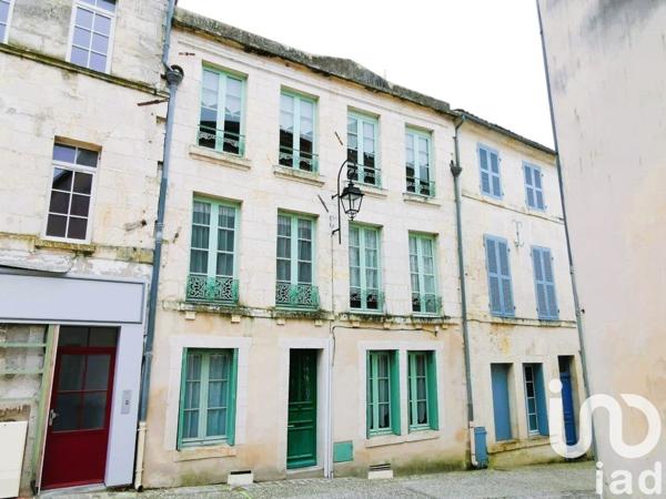 Maison 8 pièces de 178 m² à Fontenay-le-Comte (85200)