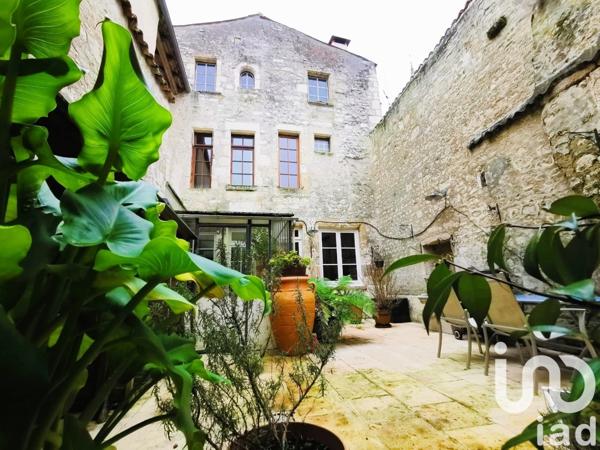 Maison 8 pièces de 178 m² à Fontenay-le-Comte (85200)