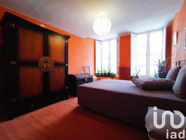 Maison 8 pièces de 178 m² à Fontenay-le-Comte (85200)