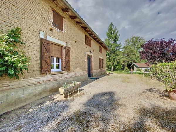 Maison de caracteres avec dependance a La Salvetat Belmontet