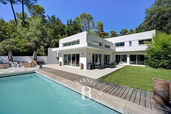 Aix-en-Provence, Maison 4 Chambres -  238 m² à vendre
