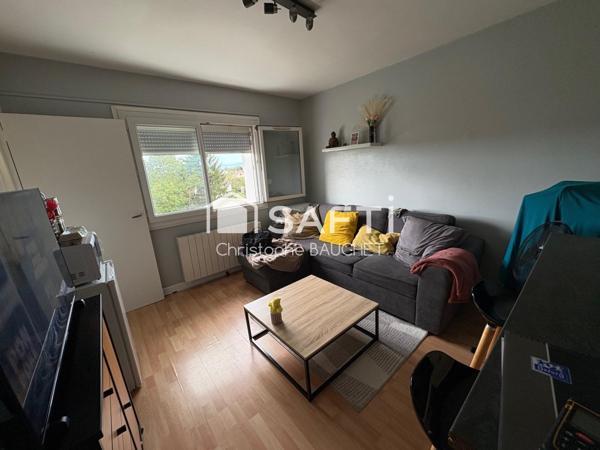 Bourg Mail, studio vendu loué avec cave et garage