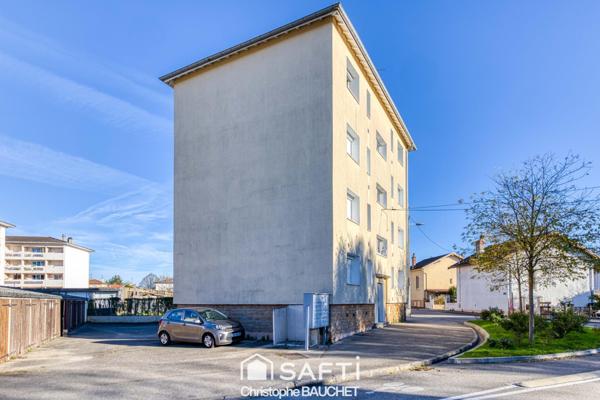 Bourg Mail, studio vendu loué avec cave et garage