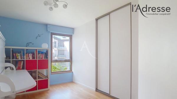 SURESNES limite Puteaux/ Quartier Belvédère Appartement 4 / 5 pièces de 114 m² - Terrasse 8m² - cave et double place de parking