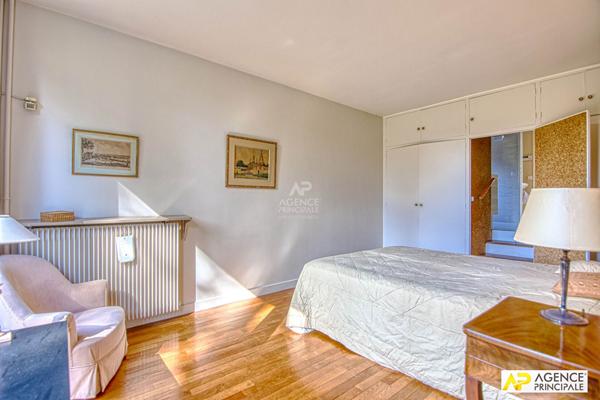 Versailles Glatigny Maison 6 pièces 130 m² habitables sur une parcelle de 1063 m² €1 299 000 ** - Référence 27649