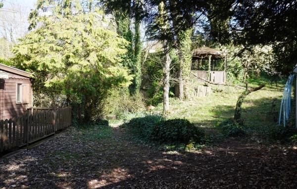 Terrain verdoyant de 763 m²