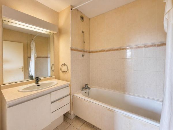 2 pièces à rénover, 1er étage, petite copropriété