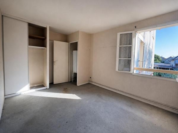 2 pièces à rénover, 1er étage, petite copropriété