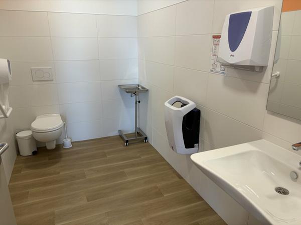 IMPLANTEZ VOTRE ENTREPRISE DANS UN BÂTIMENT DE BUREAUX MODERNE AU CŒUR DE CHAURAY !