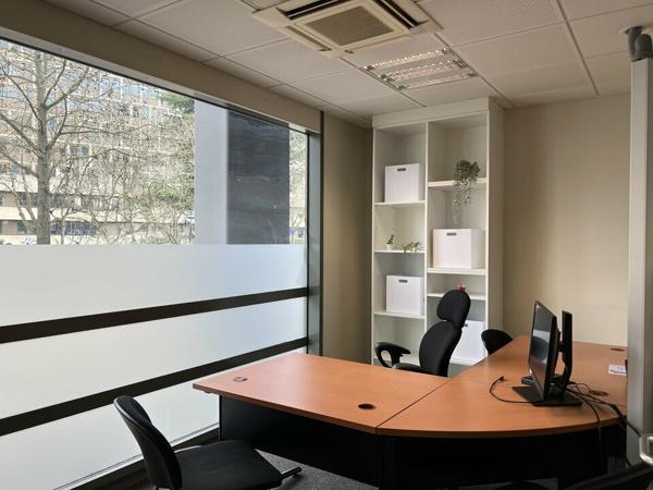 TOURS CENTRE GARE BUREAUX A VENDRE 173 M² AVEC 6 PARKINGS PRIVATIFS