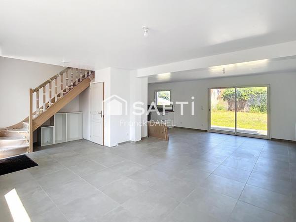 Maison de 96?m² comprenant 4 pièces principales, dont 3 chambres ainsi qu’un garage