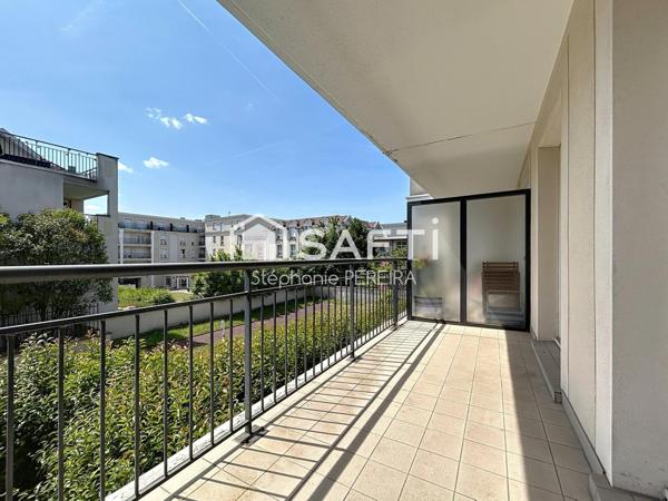 Proche du RER A de Bry, balcon avec belle exposition