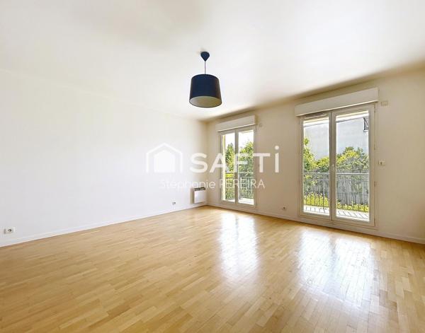 Proche du RER A de Bry, balcon avec belle exposition