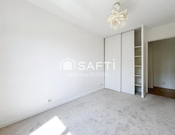 Proche du RER A de Bry, balcon avec belle exposition