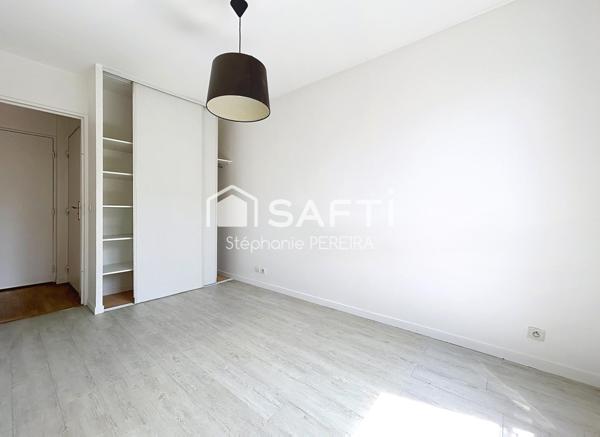 Proche du RER A de Bry, balcon avec belle exposition