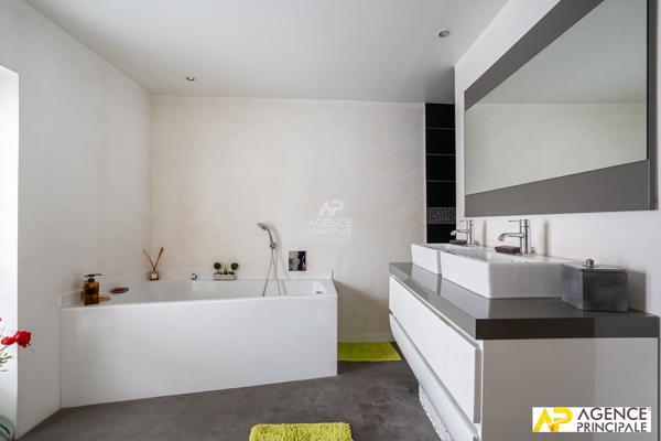Maison quartier historique 7 pièce(s) 129 m2 840 000 € **  - Référence  4596