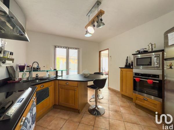 Maison 5 pièces de 134 m² à Le Thor (84250)