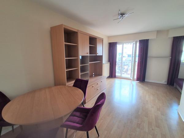 GRAND STUDIO avec balcon, cave et place de parking