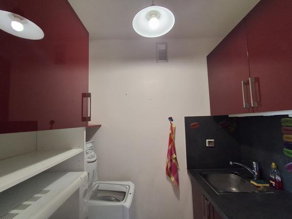 GRAND STUDIO avec balcon, cave et place de parking