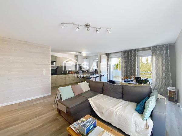 Appartement 3 pièces avec terrasse, garage et places de parking