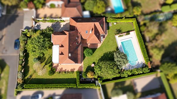 Maison
         7 pièces
        - 180 m² Bien prestige 535 000 €*