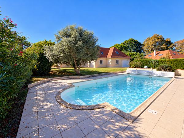 Maison
         7 pièces
        - 180 m² Bien prestige 535 000 €*