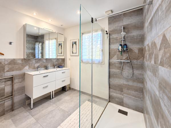 Maison
         7 pièces
        - 180 m² Bien prestige 535 000 €*