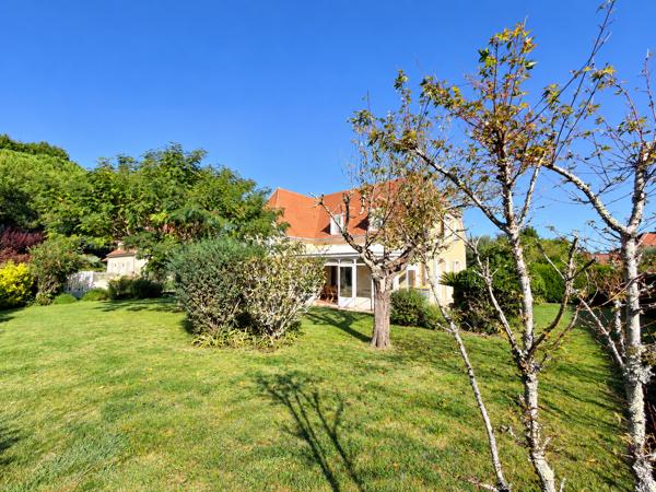 Maison
         7 pièces
        - 180 m² Bien prestige 535 000 €*