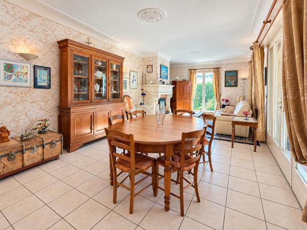 Maison
         7 pièces
        - 180 m² Bien prestige 535 000 €*