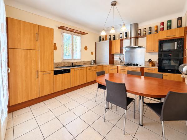 Maison
         7 pièces
        - 180 m² Bien prestige 535 000 €*