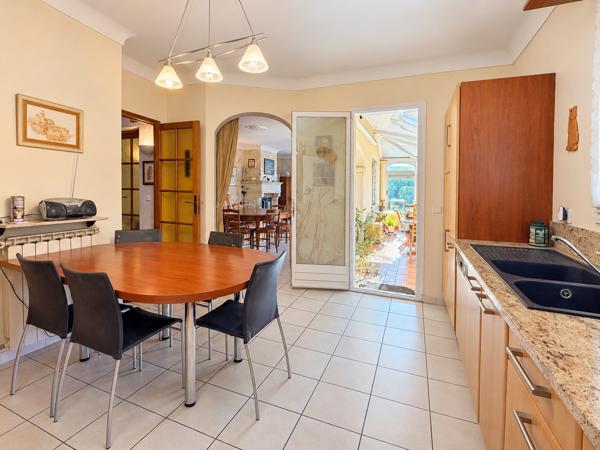 Maison
         7 pièces
        - 180 m² Bien prestige 535 000 €*