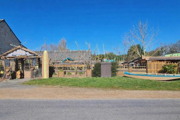 SAINT MARTIN DE LA PLACE - MURS COMMERCIAUX LIBRES 272 m2