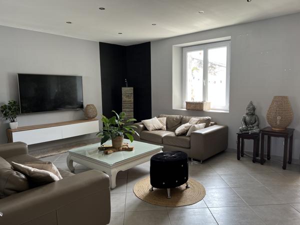 Charmante maison au calme avec beau salon