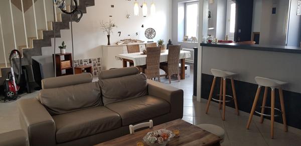 Charmante maison au calme avec beau salon